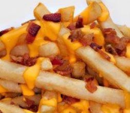 papas con panceta y cheddar